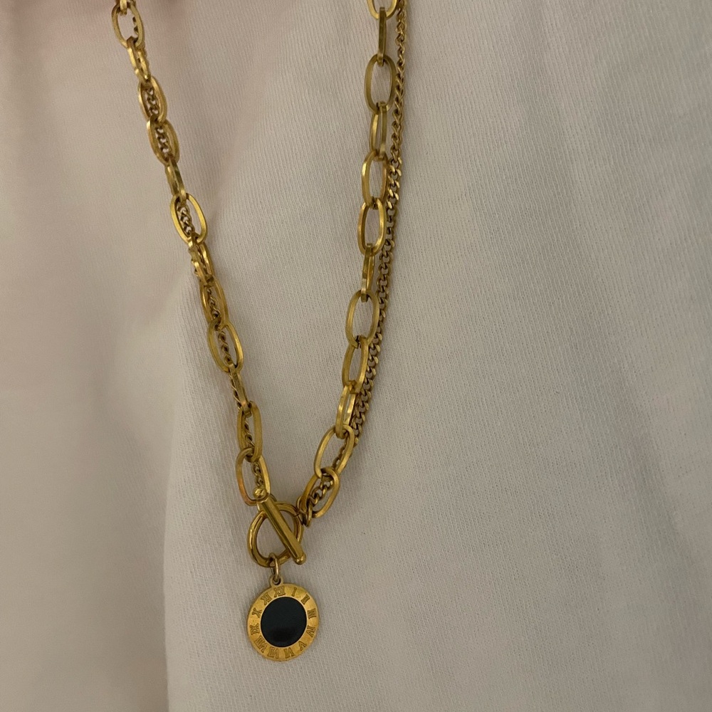 Elegant Gold and Black layered Pendant Necklace